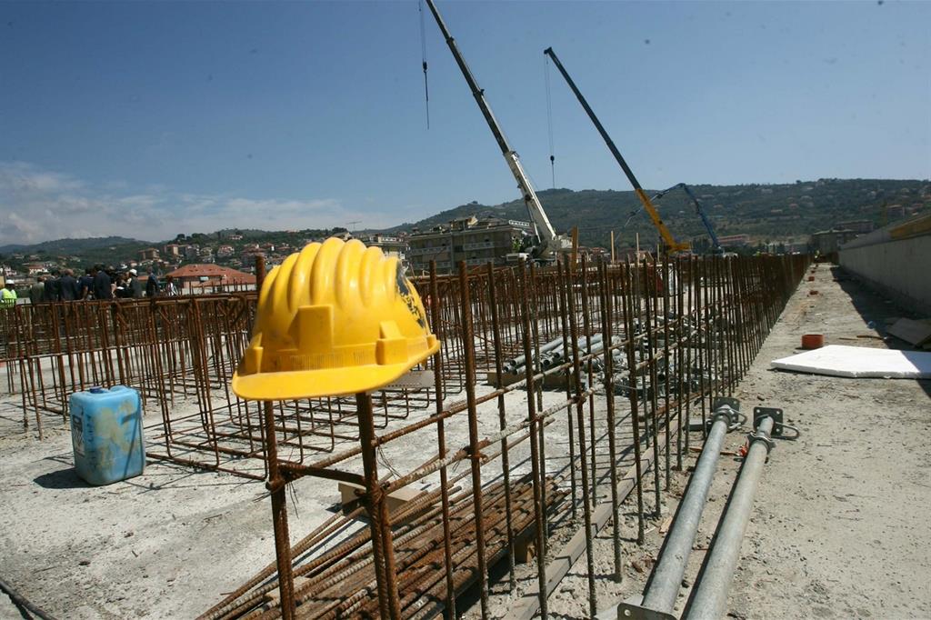 INCIDENTE MORTALE GALATINA, CISL E FILCA-CISL DI LECCE: “AZIONI CONCRETE PER FERMARE LA SCIA DI SANGUE NEI CANTIERI” Comunicato congiunto di Ada Chirizzi (Segretario Generale Cisl Lecce)  e Antonio Delle Noci (Reggente Filca Cisl Lecce)